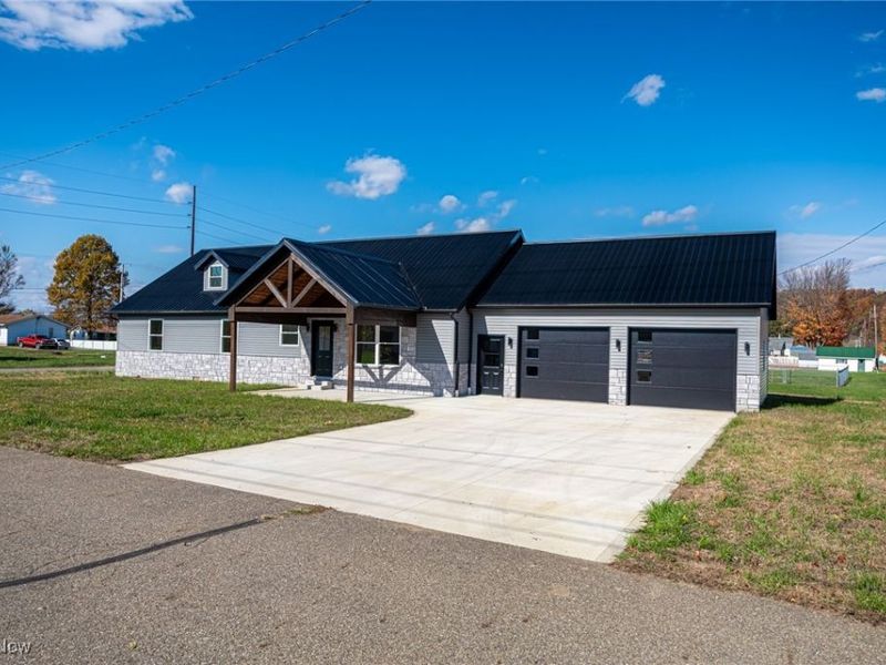 950 Beech Street, Newcomerstown, OH 43832 Photo 1