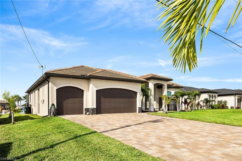 302 NW 32nd Pl, Cape Coral, FL 33993 Photo