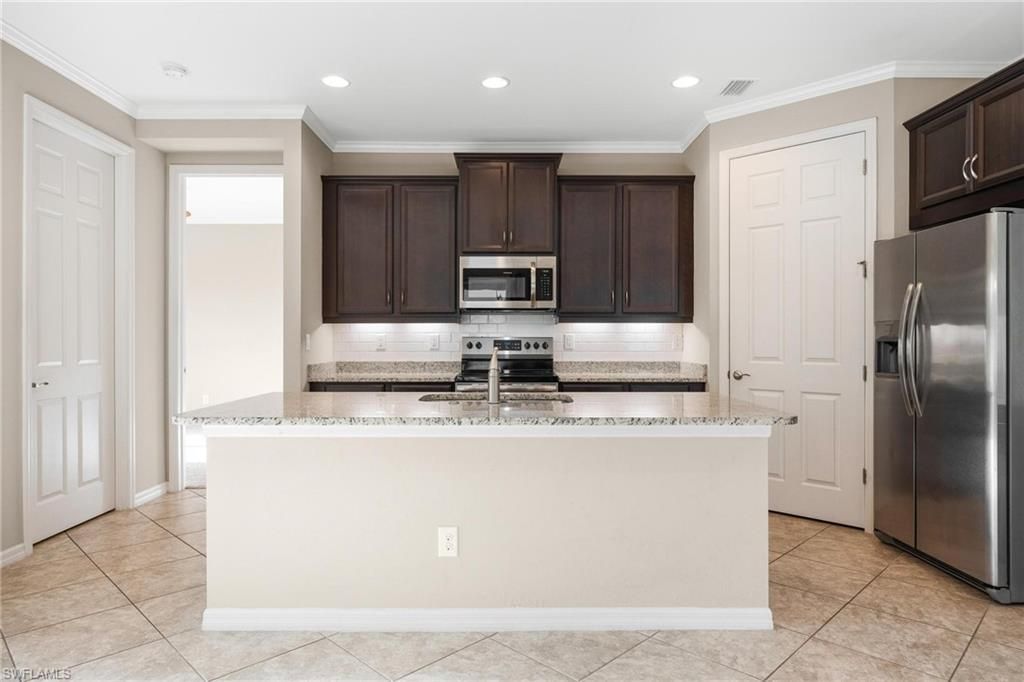 2899 Sunset Pointe Cir, Cape Coral, FL 33914 Photo