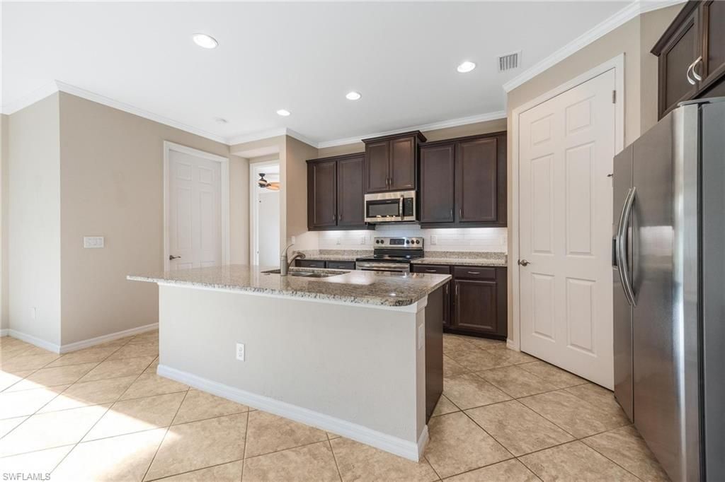 2899 Sunset Pointe Cir, Cape Coral, FL 33914 Photo