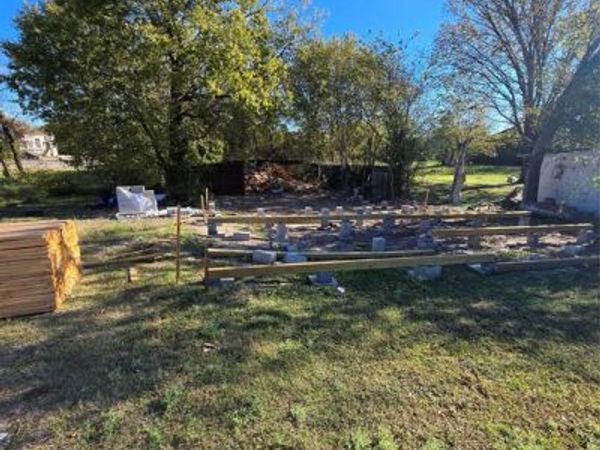 1206 N Kaufman Street, Ennis, TX 75119