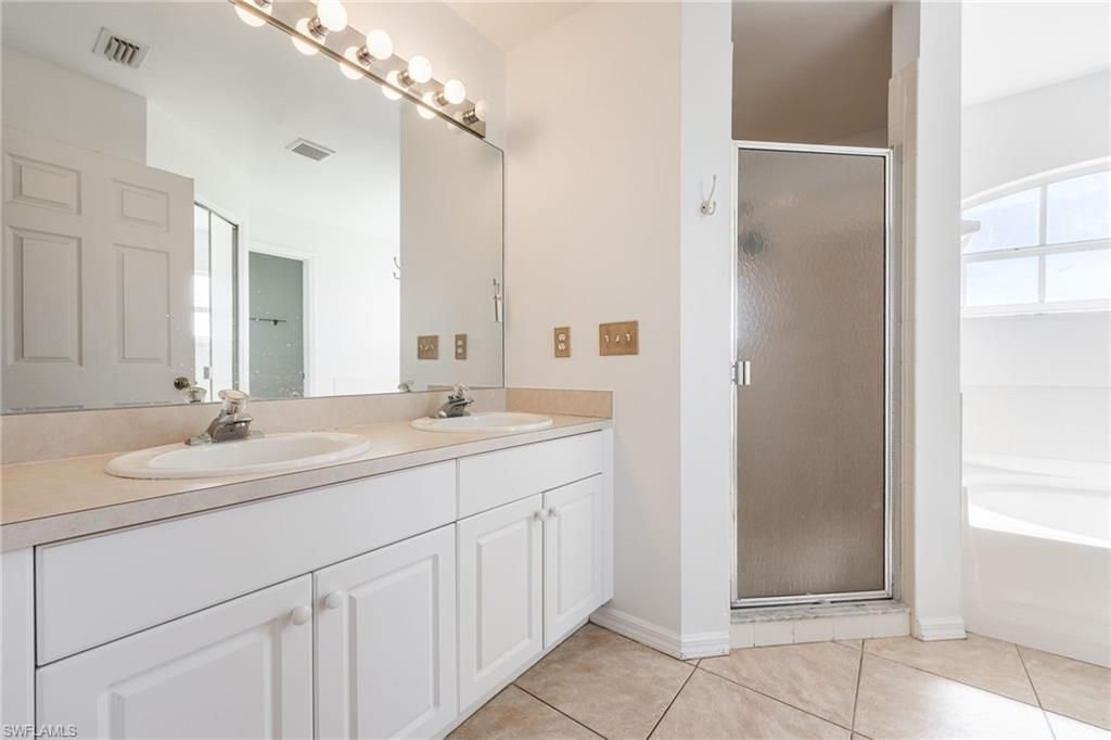 2107 SW 12th Ter, Cape Coral, FL 33991 Photo