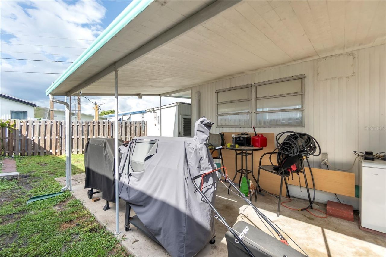 307 52nd Avenue Drive W, Bradenton, FL 34207 Photo