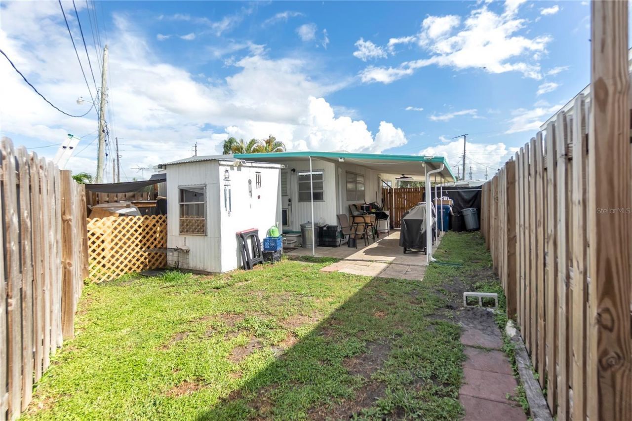 307 52nd Avenue Drive W, Bradenton, FL 34207 Photo