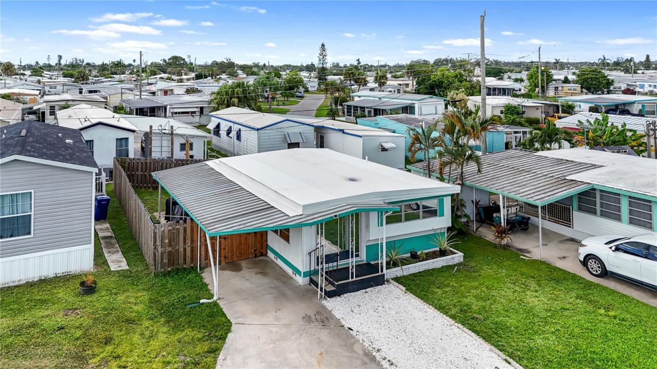 307 52nd Avenue Drive W, Bradenton, FL 34207 Photo