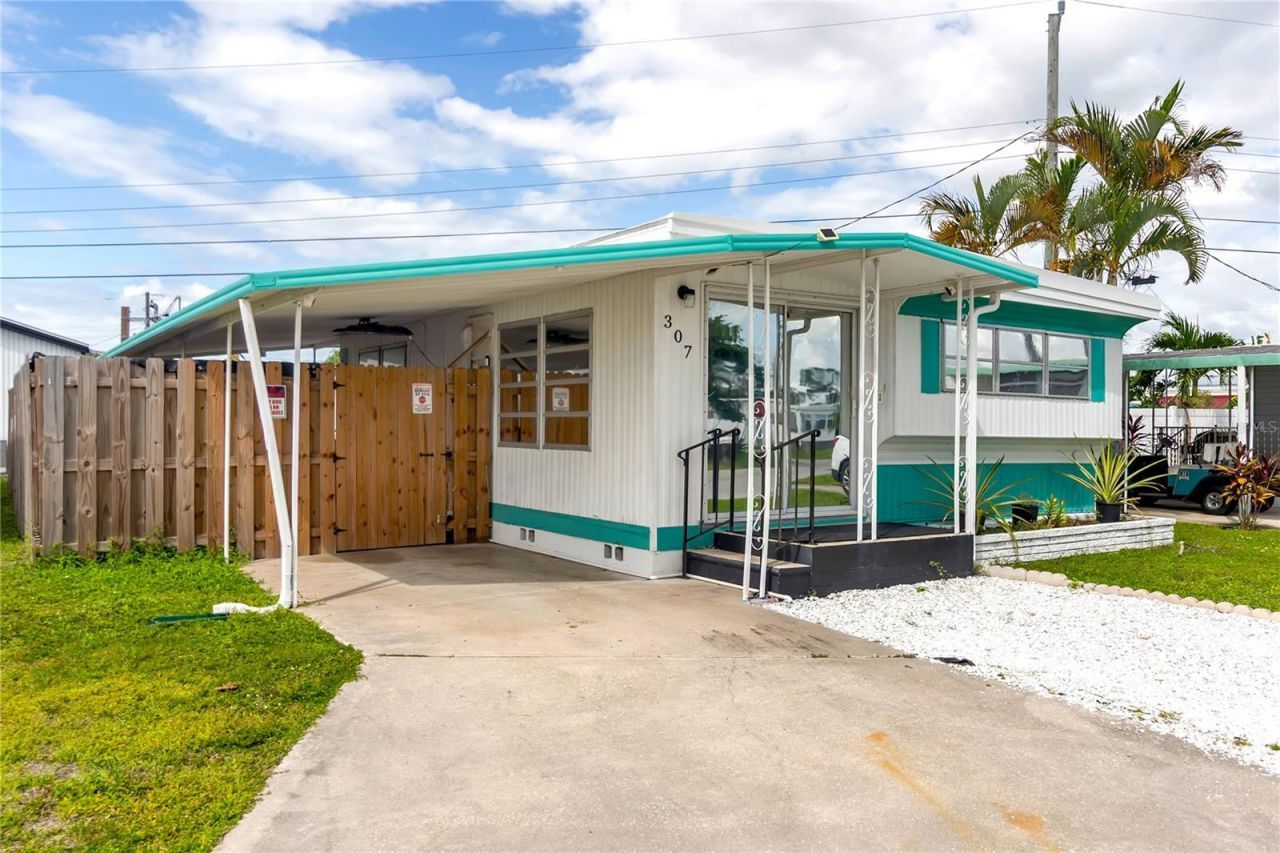 307 52nd Avenue Drive W, Bradenton, FL 34207 Photo