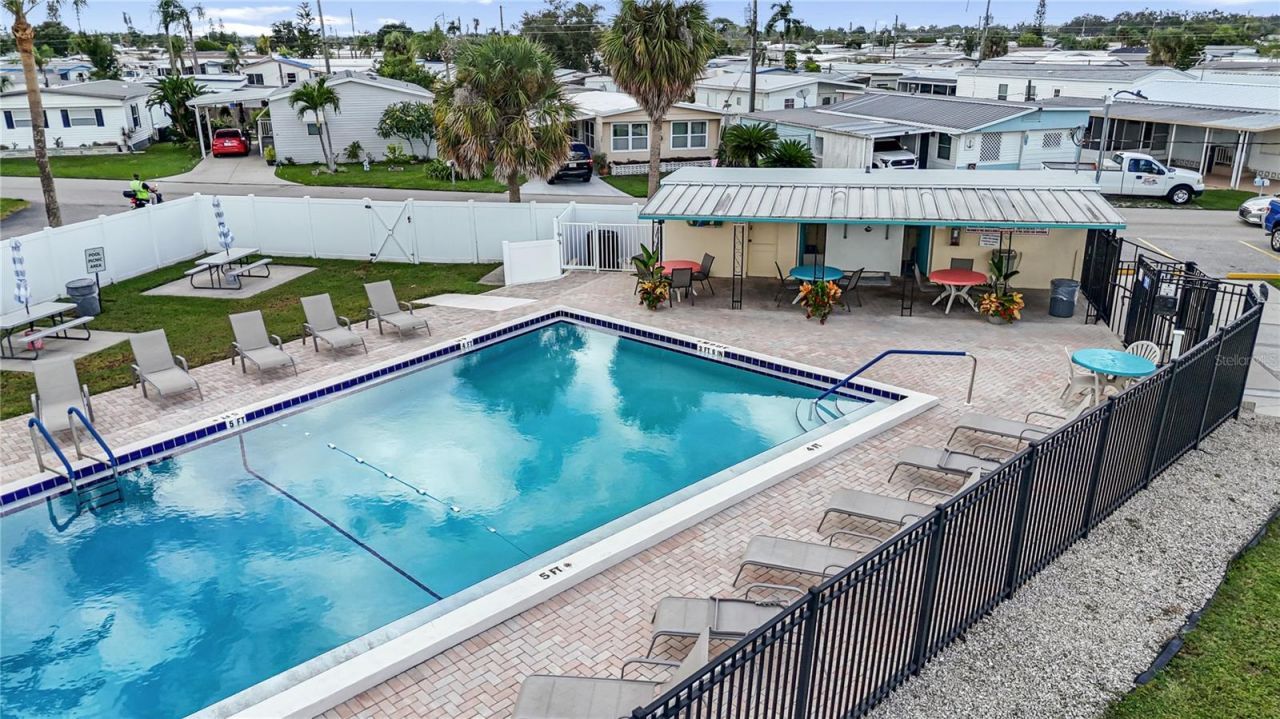 307 52nd Avenue Drive W, Bradenton, FL 34207 Photo