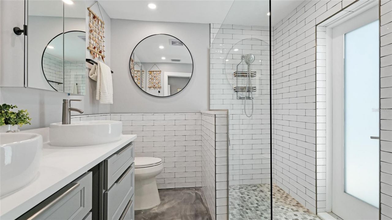 2713 Avenue C, Holmes Beach, FL 34217 Photo