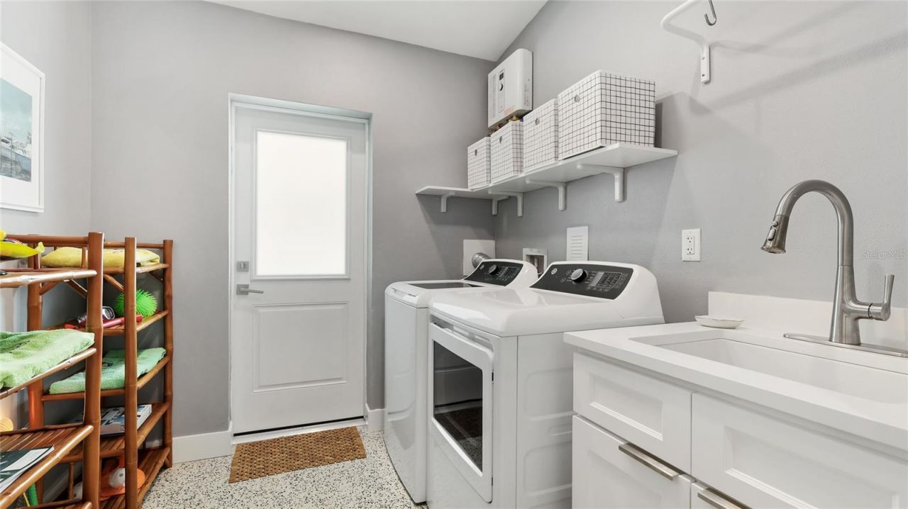 2713 Avenue C, Holmes Beach, FL 34217 Photo