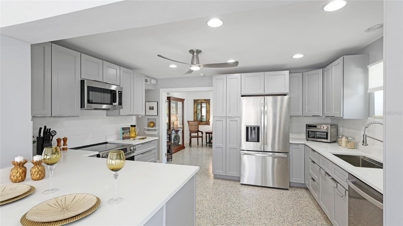 2713 Avenue C, Holmes Beach, FL 34217 Photo