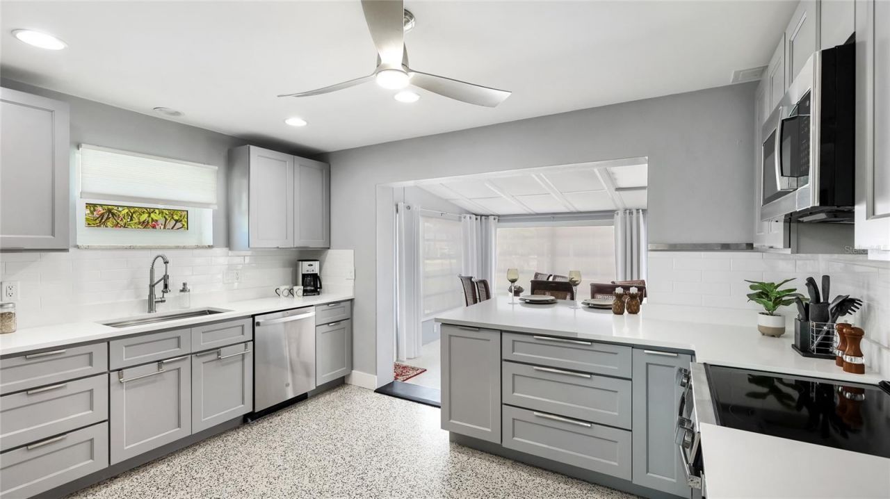 2713 Avenue C, Holmes Beach, FL 34217 Photo