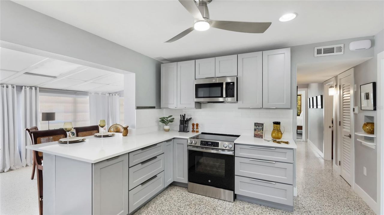 2713 Avenue C, Holmes Beach, FL 34217 Photo