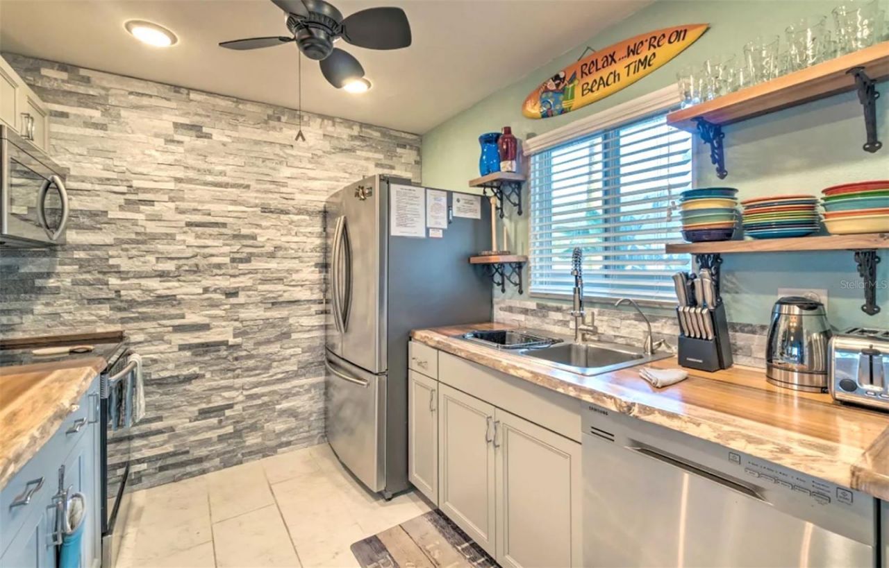 777 Beach Road, Unit 1E, Sarasota, FL 34242 Photo