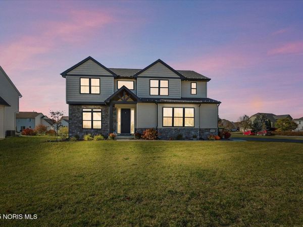 6035 Walnut Springs Boulevard, Sylvania, OH 43560