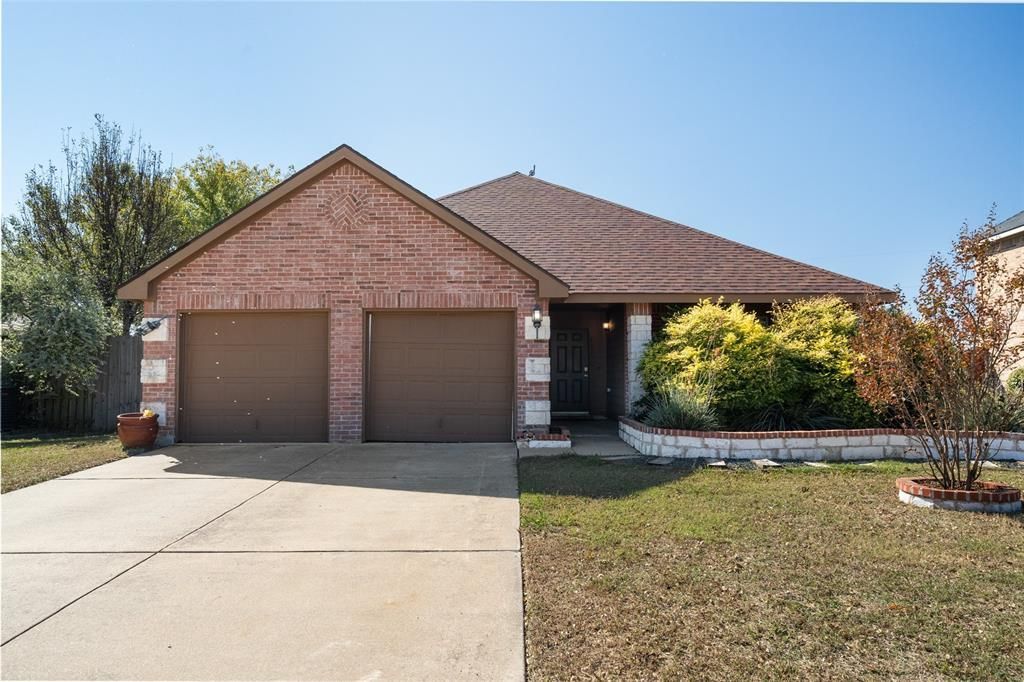 231 Saddlebrook Lane, Waxahachie, TX 75165 Main Photo