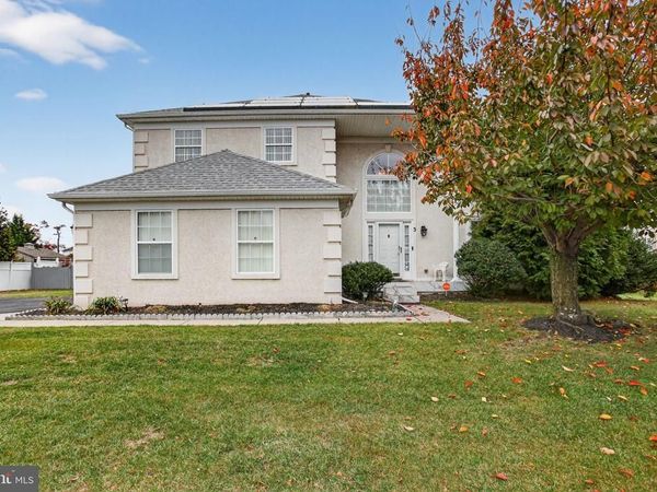 3 HORSESHOE DRIVE, BURLINGTON, NJ 08016