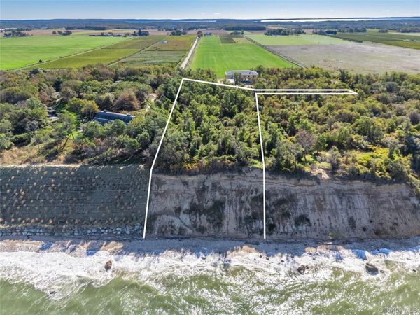 6121 Oregon Road, Cutchogue, NY 11935