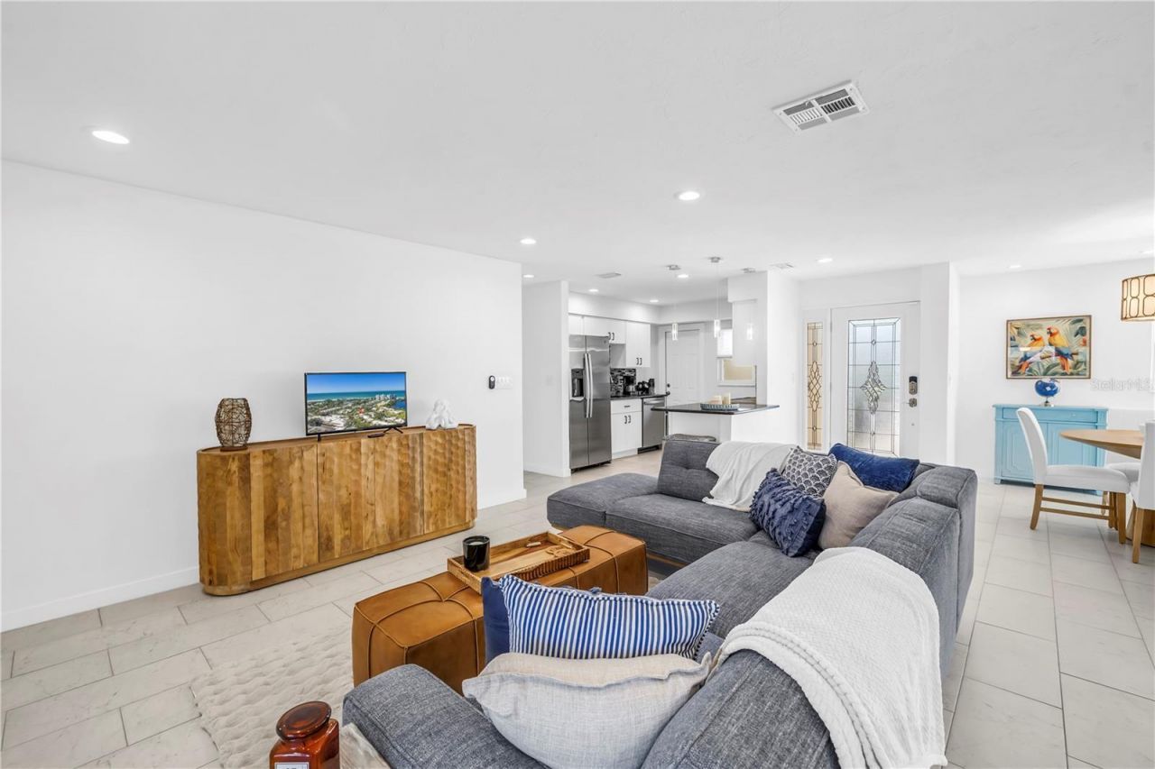 111 Whispering Sands Circle, Unit V38, Sarasota, FL 34242 Photo