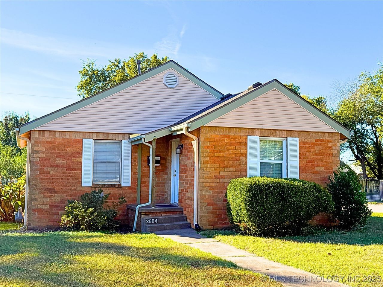 2604 E 2nd Street, Tulsa, OK 74104 Main Photo