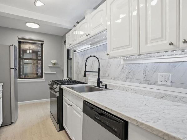 142 Garth Road, Unit 2J, Scarsdale, NY 10583