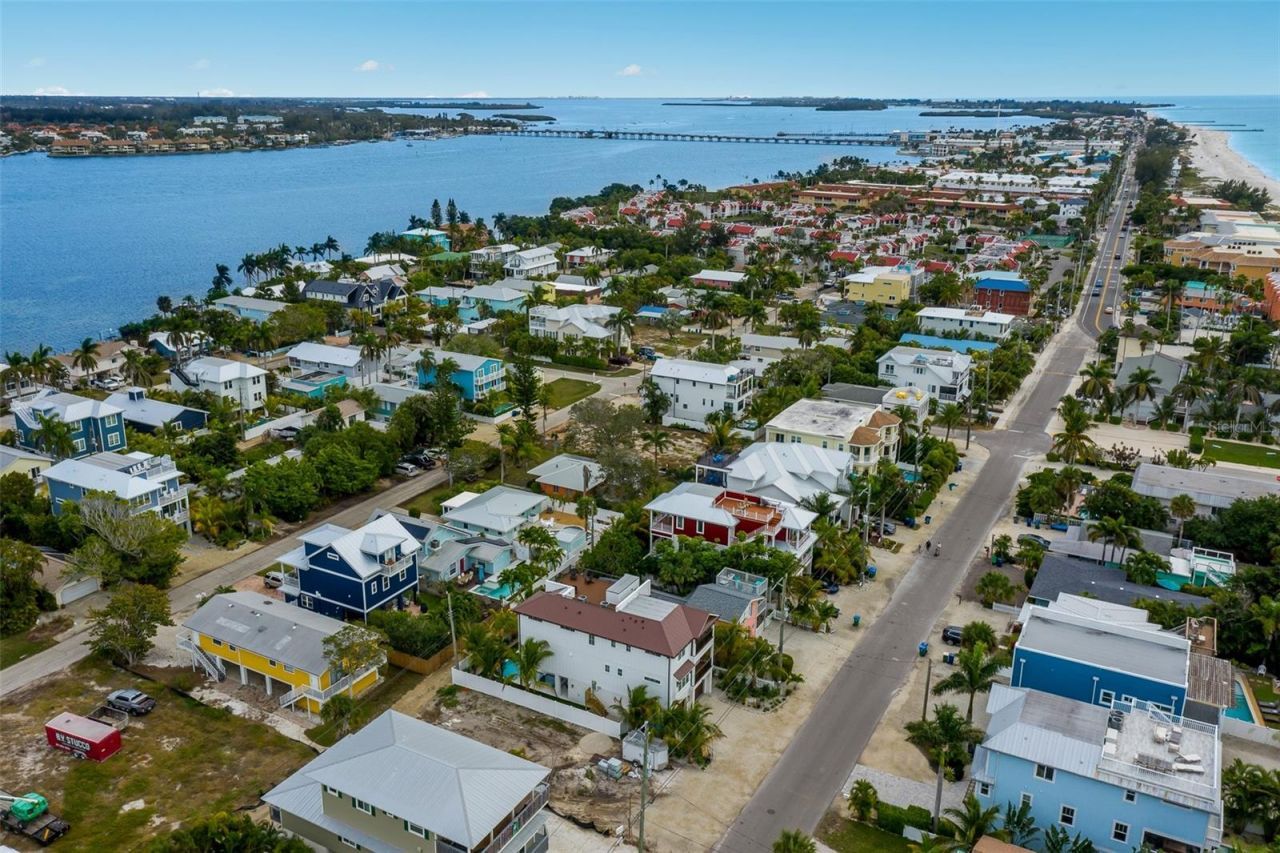 2213 Avenue C, Bradenton Beach, FL 34217 Photo