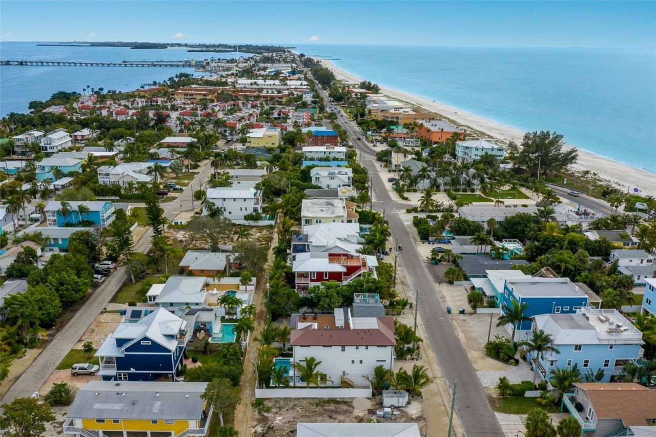 2213 Avenue C, Bradenton Beach, FL 34217 Photo