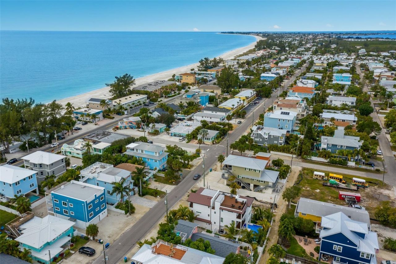 2213 Avenue C, Bradenton Beach, FL 34217 Photo