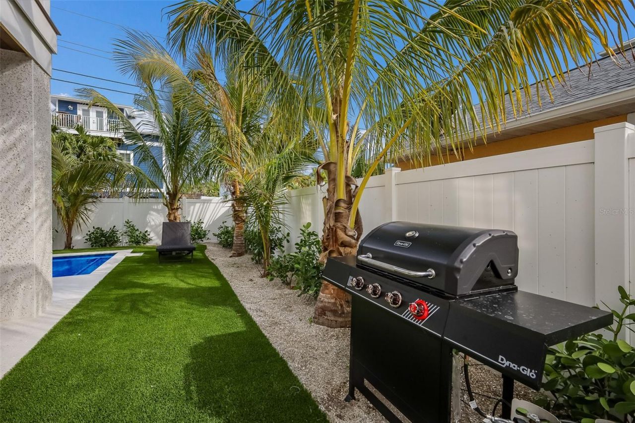 2213 Avenue C, Bradenton Beach, FL 34217 Photo