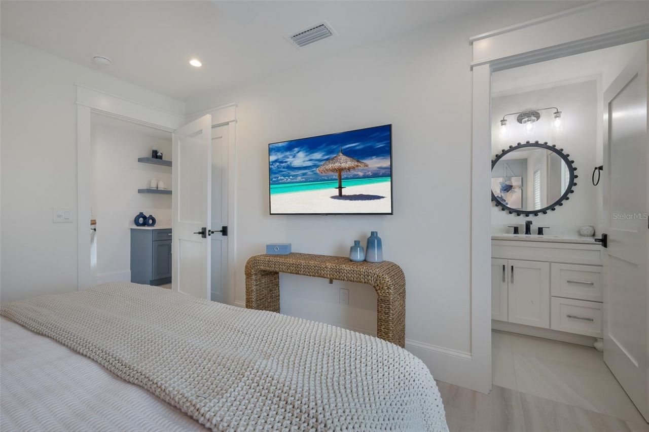 2213 Avenue C, Bradenton Beach, FL 34217 Photo