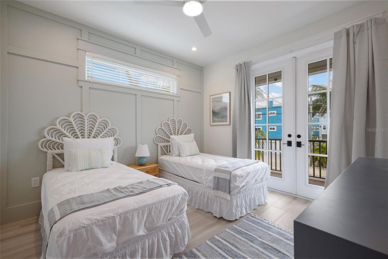 2213 Avenue C, Bradenton Beach, FL 34217 Photo