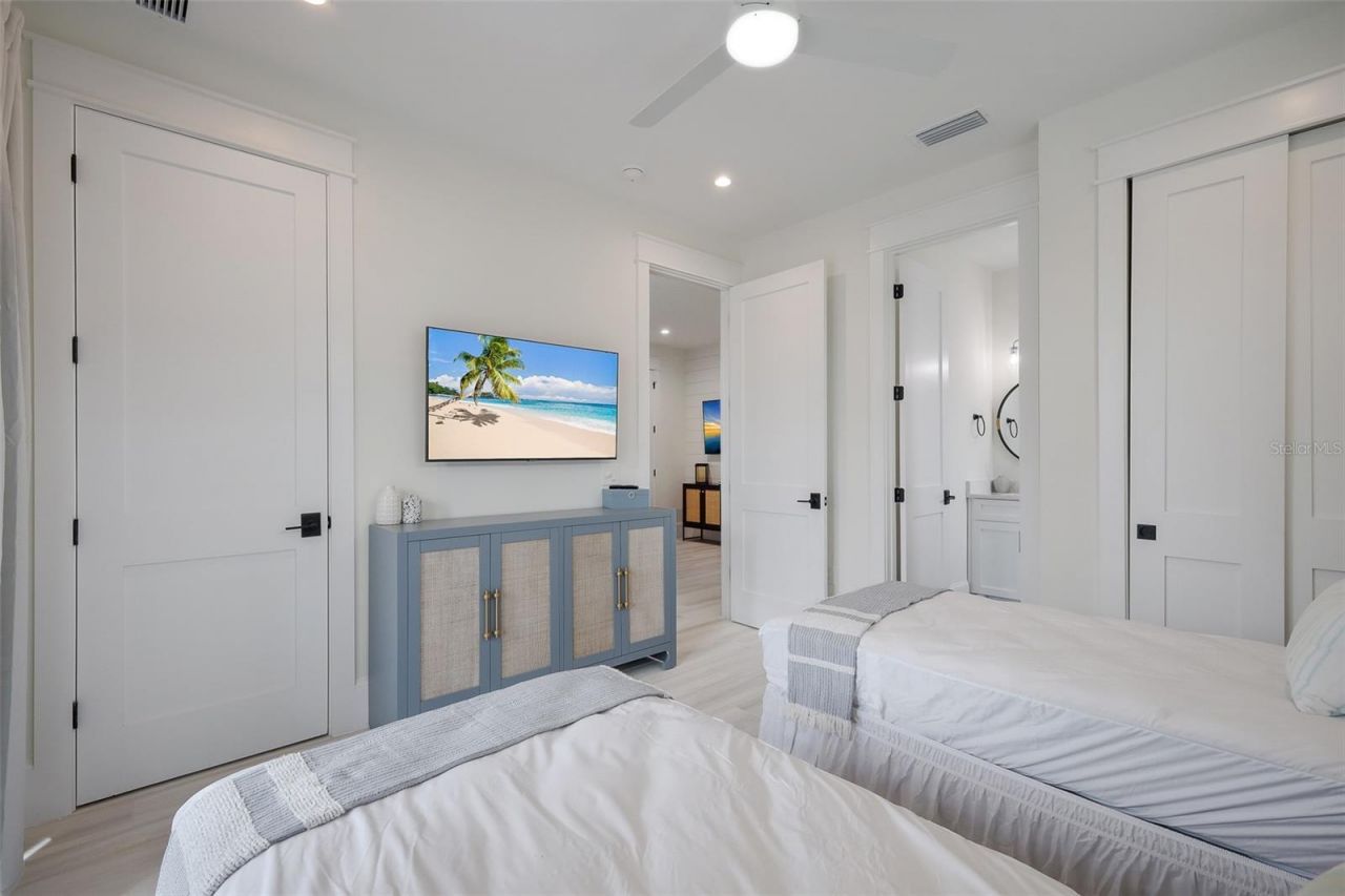 2213 Avenue C, Bradenton Beach, FL 34217 Photo