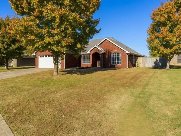 806 Grant Avenue, Prairie Grove, AR 72753
