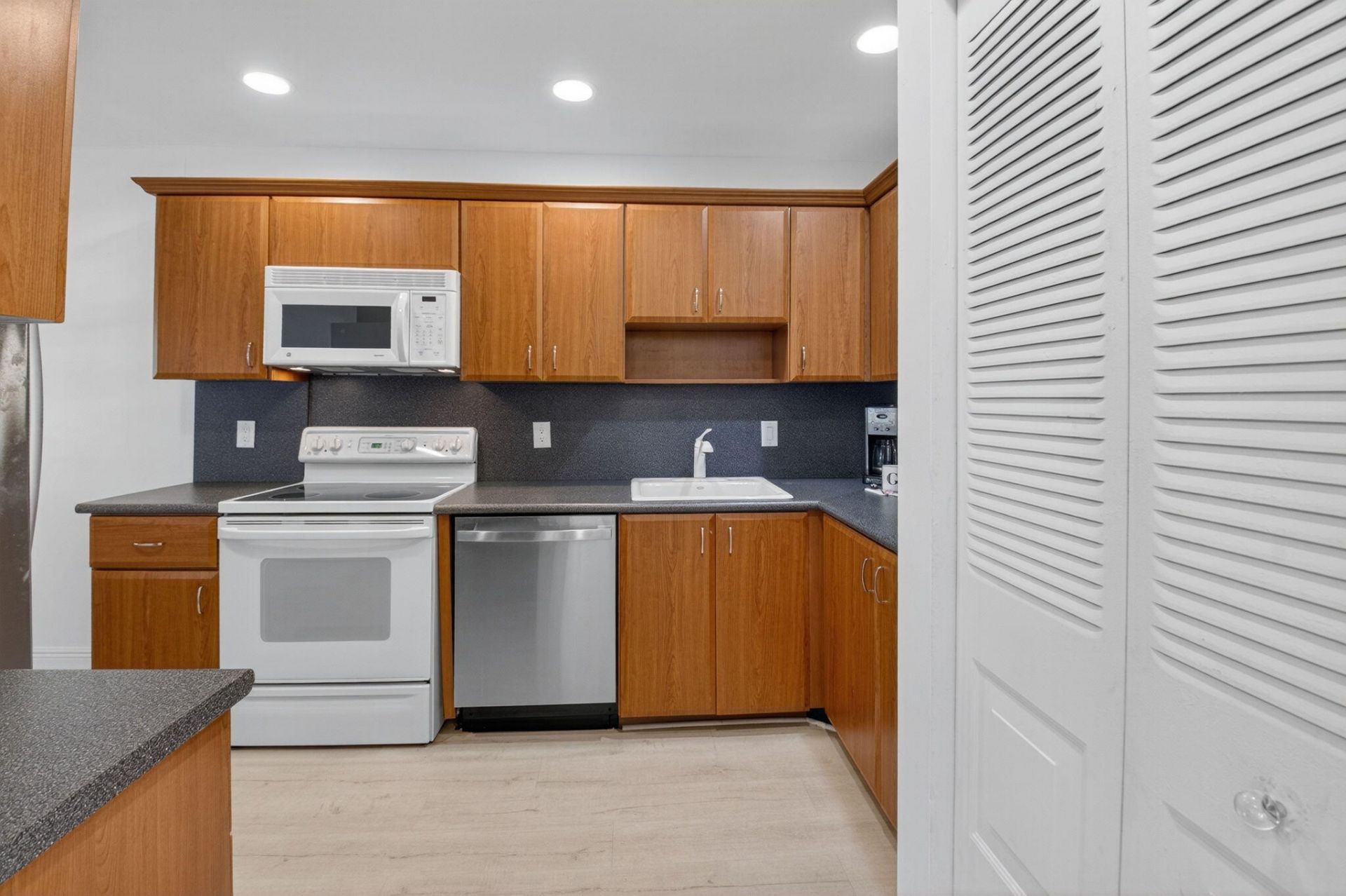 10 Southport Lane, Unit B, Boynton Beach, FL 33436 Photo