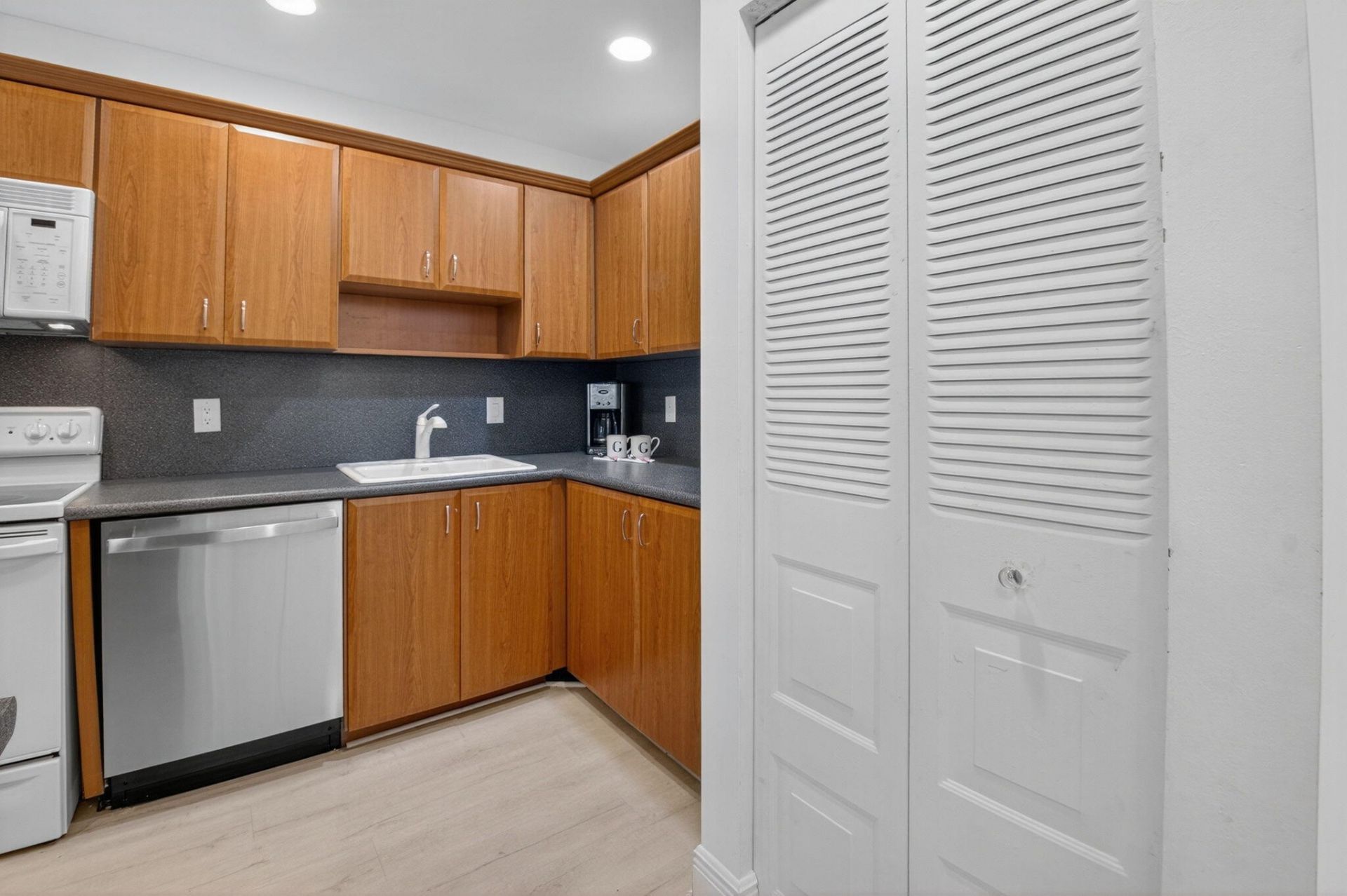 10 Southport Lane, Unit B, Boynton Beach, FL 33436 Photo