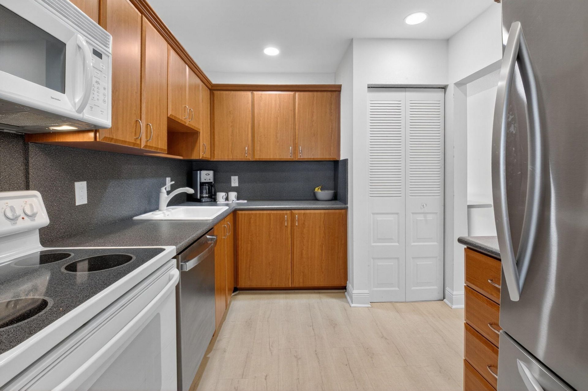 10 Southport Lane, Unit B, Boynton Beach, FL 33436 Photo