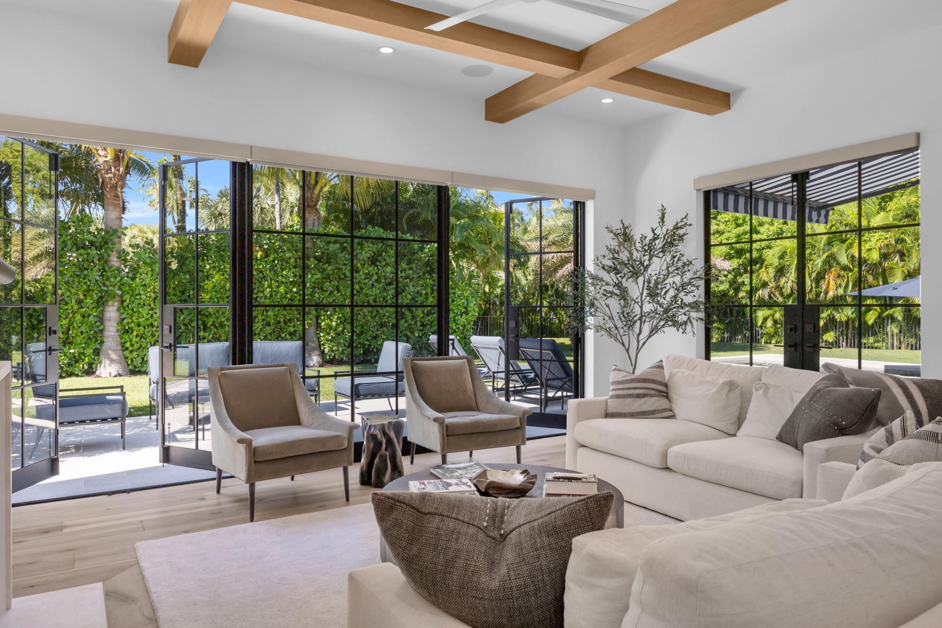 44 S Beach Road, Jupiter Island, FL 33455 Photo