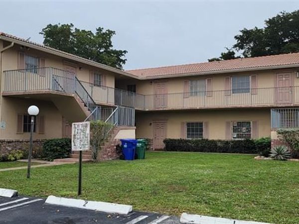 8606 NW 35th Street, Unit 5, Coral Springs, FL 33065