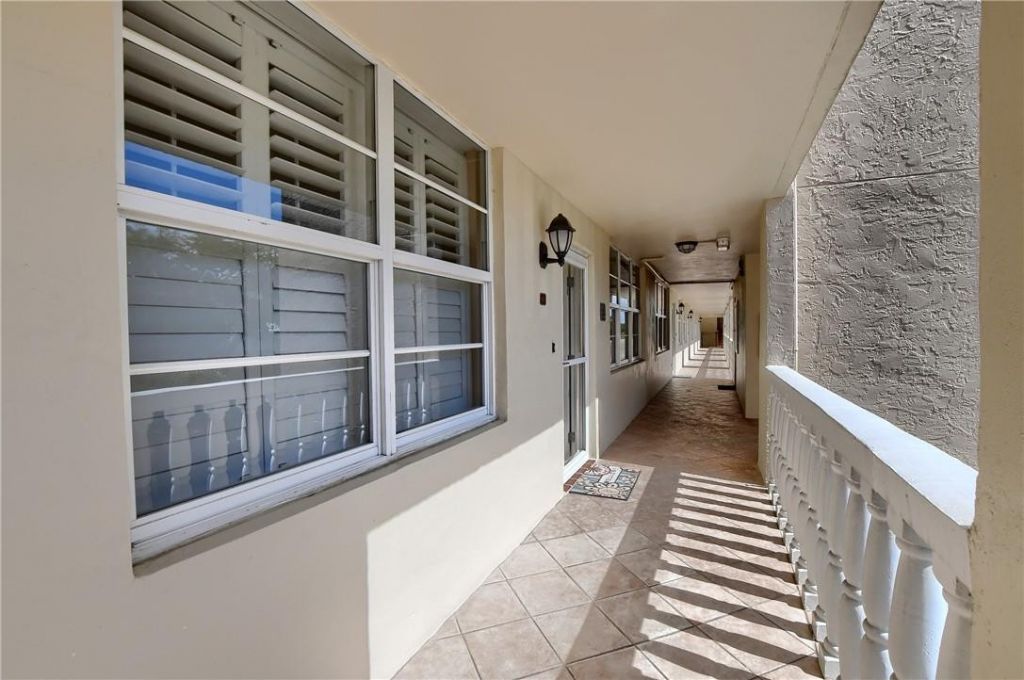 985 SE 19 Avenue, Unit 204, Deerfield Beach, FL 33441 Photo