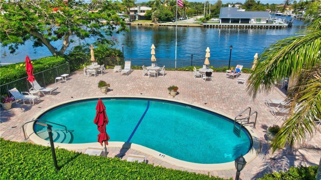 985 SE 19 Avenue, Unit 204, Deerfield Beach, FL 33441 Photo