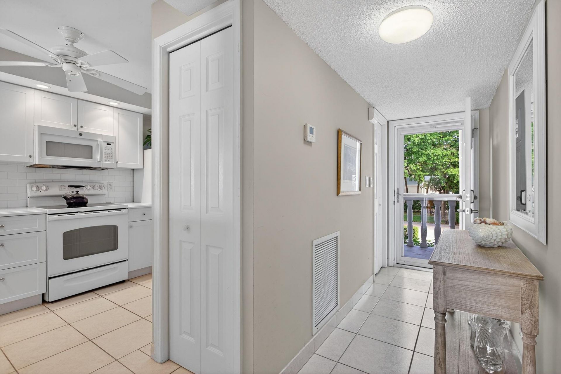 985 SE 19 Avenue, Unit 204, Deerfield Beach, FL 33441 Photo