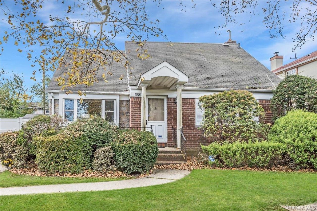 1683 Stewart Avenue New Hyde Park, NY 11040