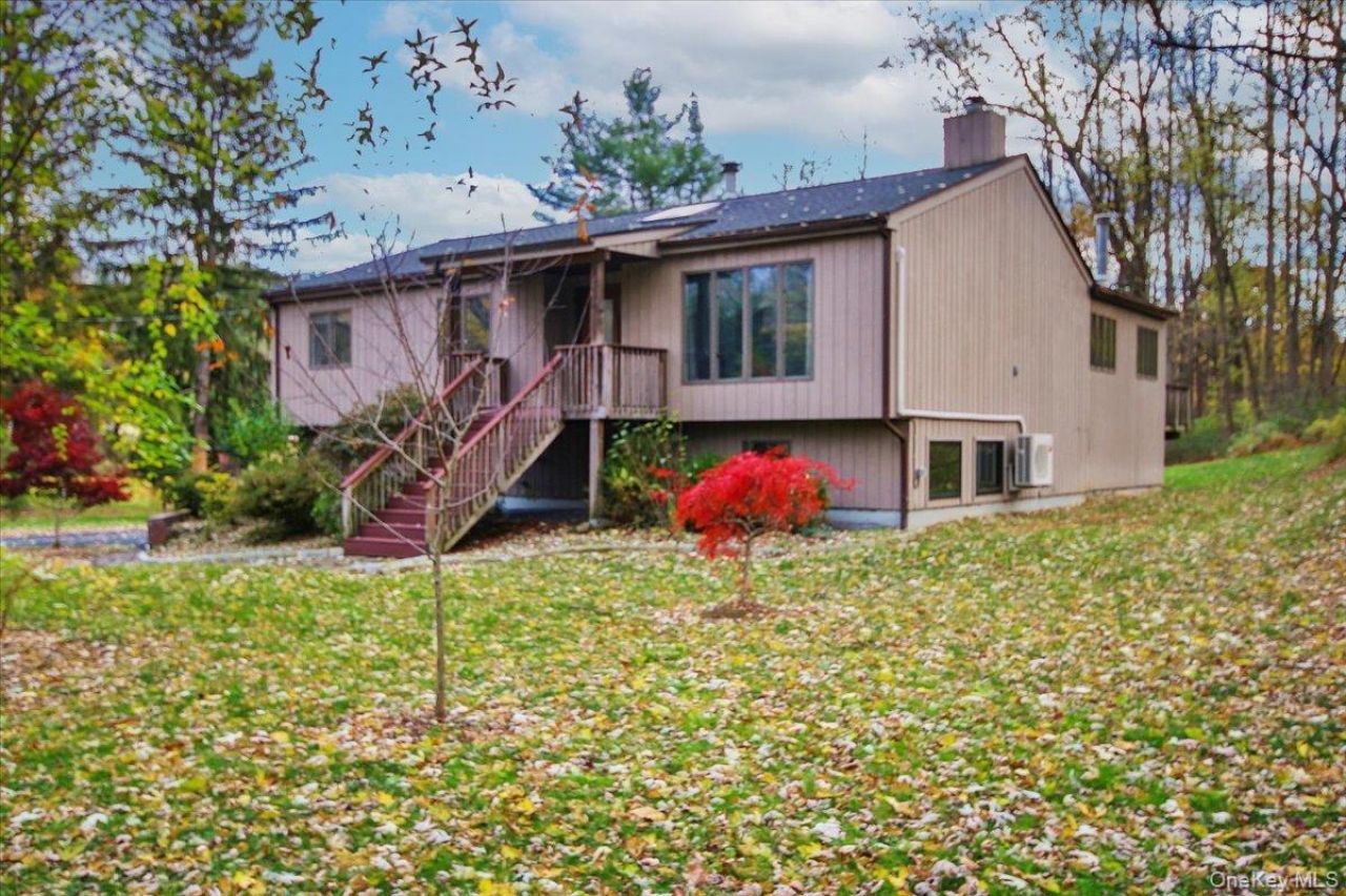 102 Old Post Road, Marlboro, NY 12542 Main Photo