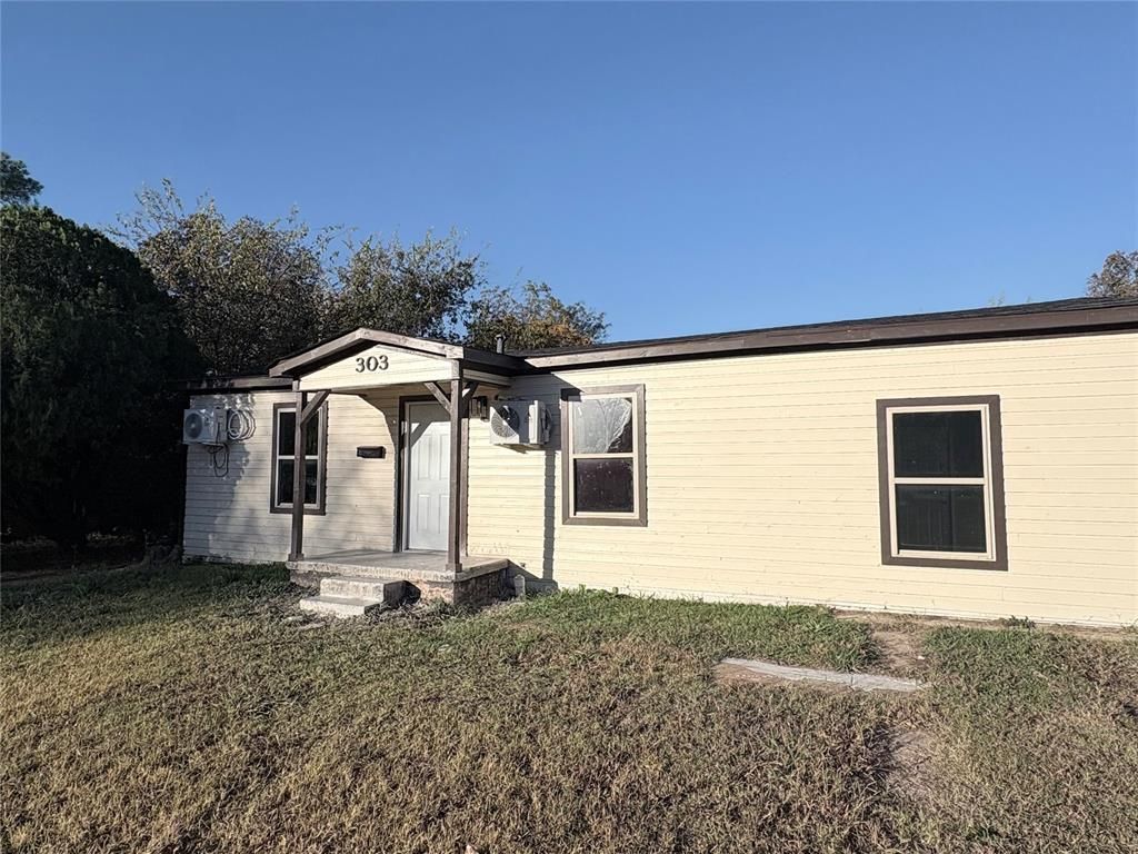 303 N 8th Street, Comanche, OK 73529 Main Photo