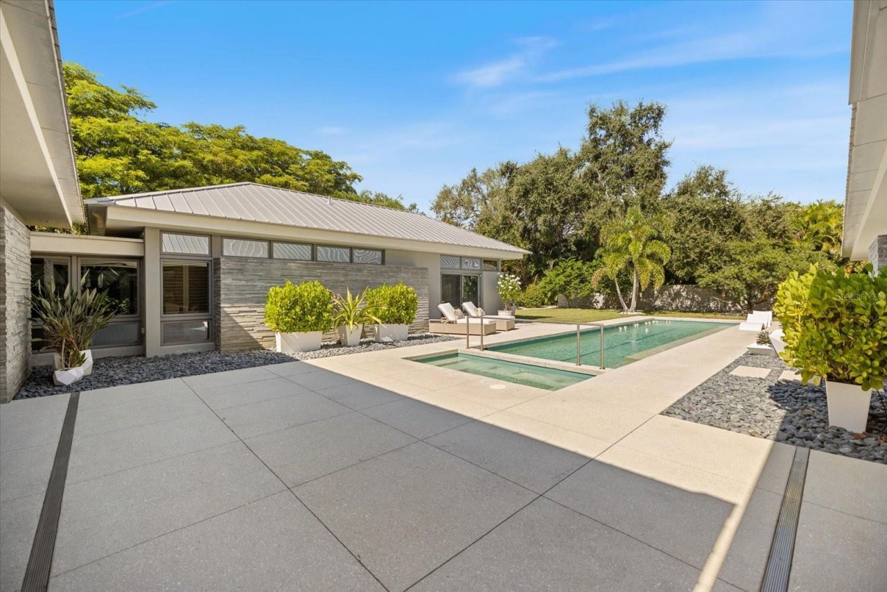 1739 Cherokee Drive, Sarasota, FL 34239 Photo