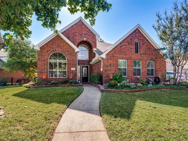 8810 Edgelake Trail, Rowlett, TX 75088