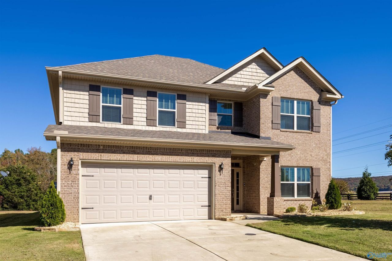 103 Saddle Street, New Market, AL 35761 Main Photo