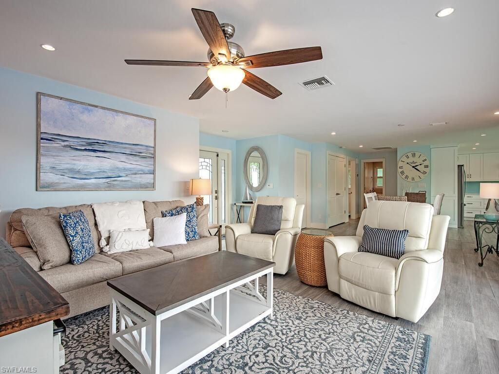 595 Wedge Dr, Naples, FL 34103 Photo