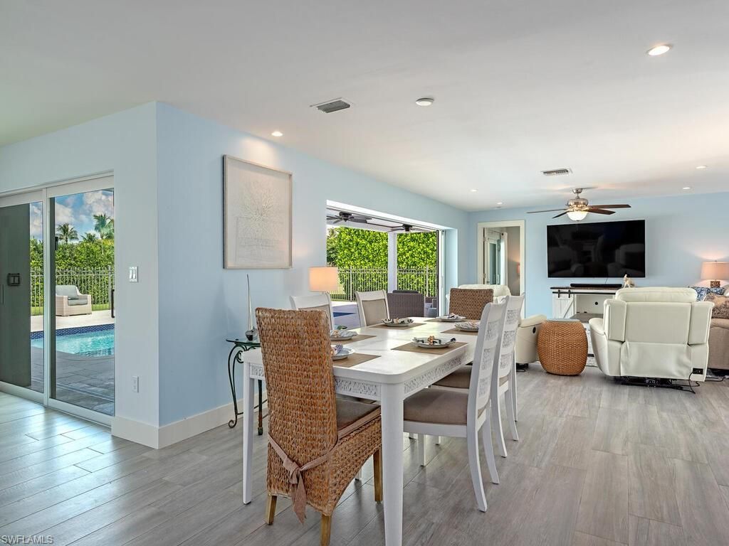 595 Wedge Dr, Naples, FL 34103 Photo