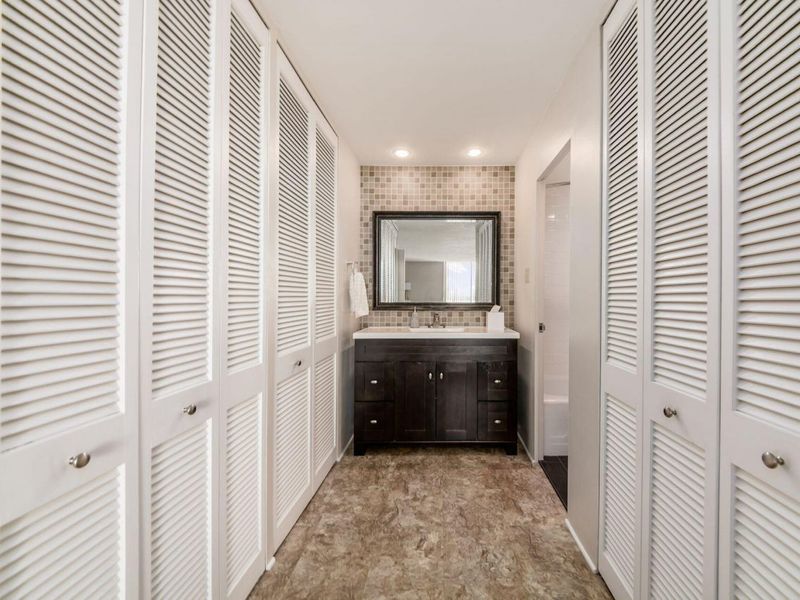 1000 Urlin Avenue, Unit 518, Columbus, OH 43212 Photo 17