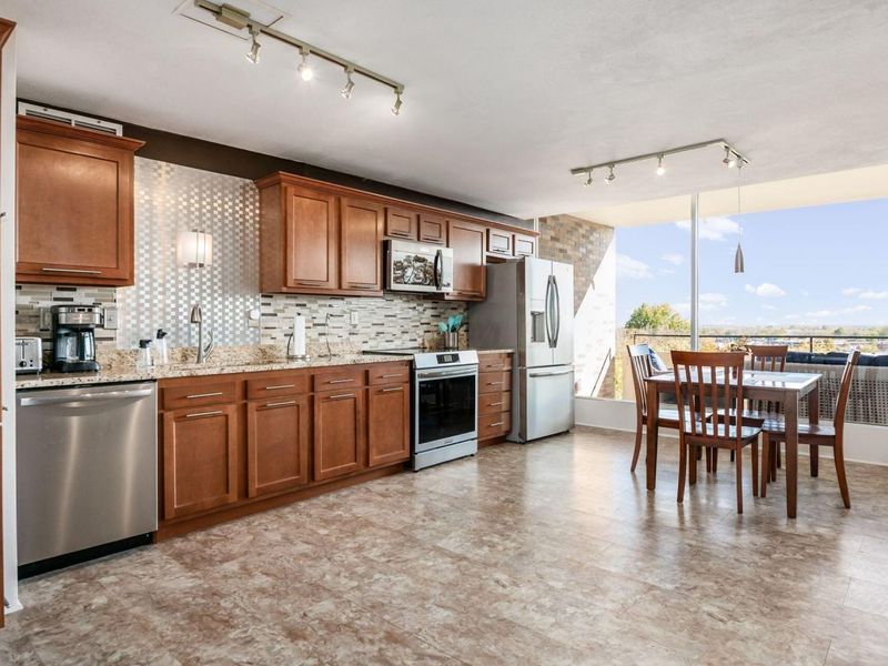 1000 Urlin Avenue, Unit 518, Columbus, OH 43212 Photo 2